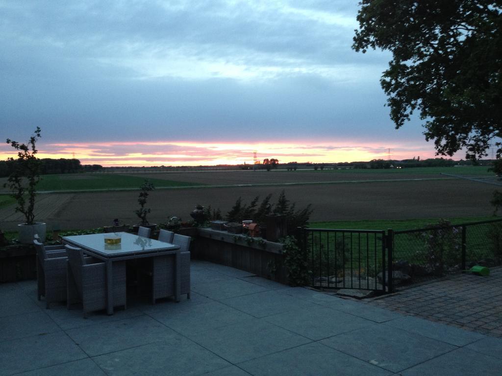 B&B Op De Brabantse Wal Halsteren ภายนอก รูปภาพ