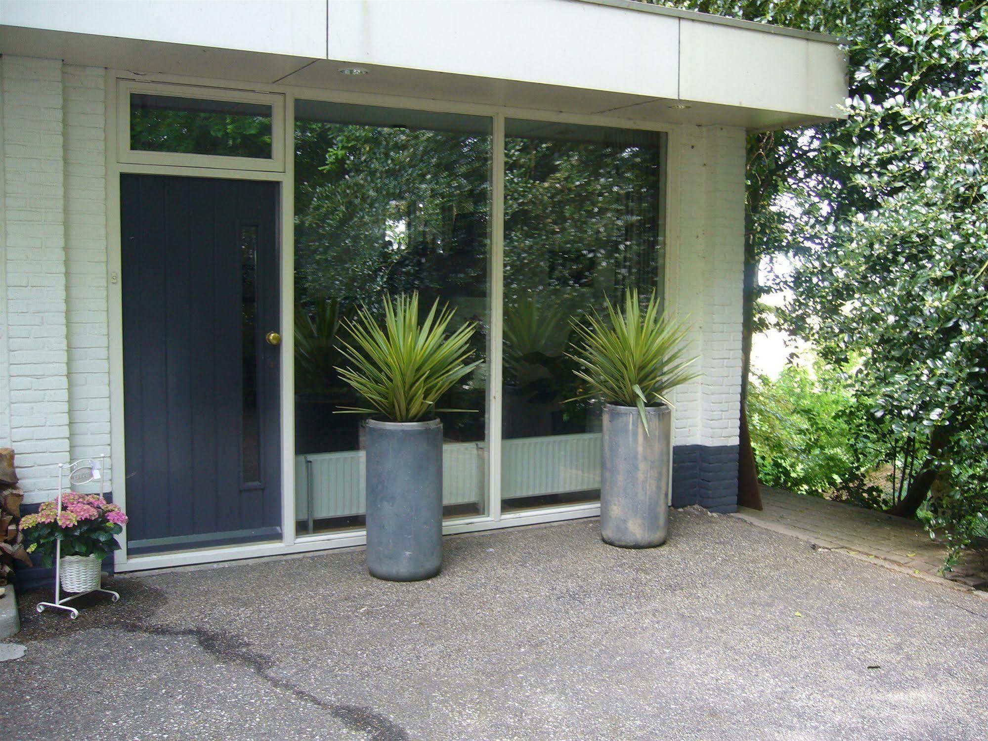 B&B Op De Brabantse Wal Halsteren ภายนอก รูปภาพ