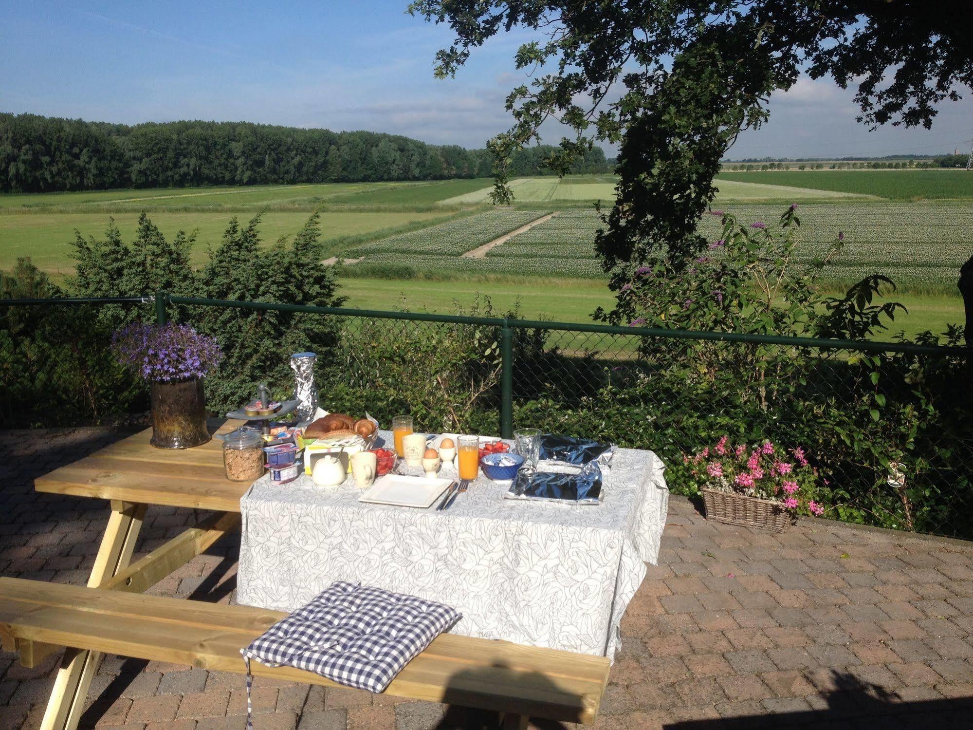 B&B Op De Brabantse Wal Halsteren ภายนอก รูปภาพ