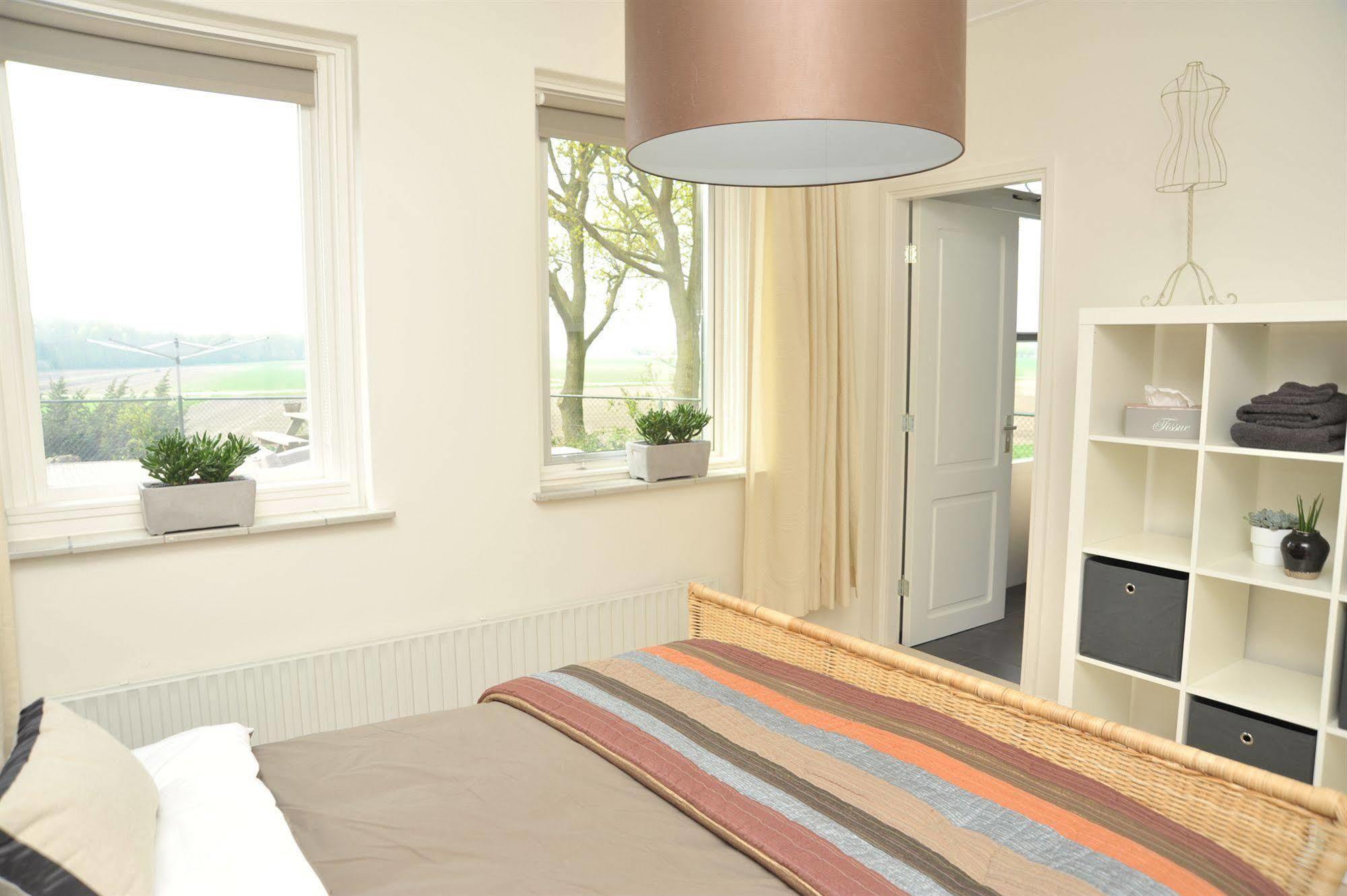 B&B Op De Brabantse Wal Halsteren ภายนอก รูปภาพ